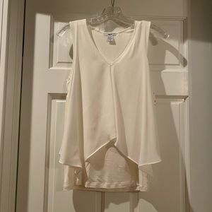Macy’s bar III - White V-Neck Flowy Top